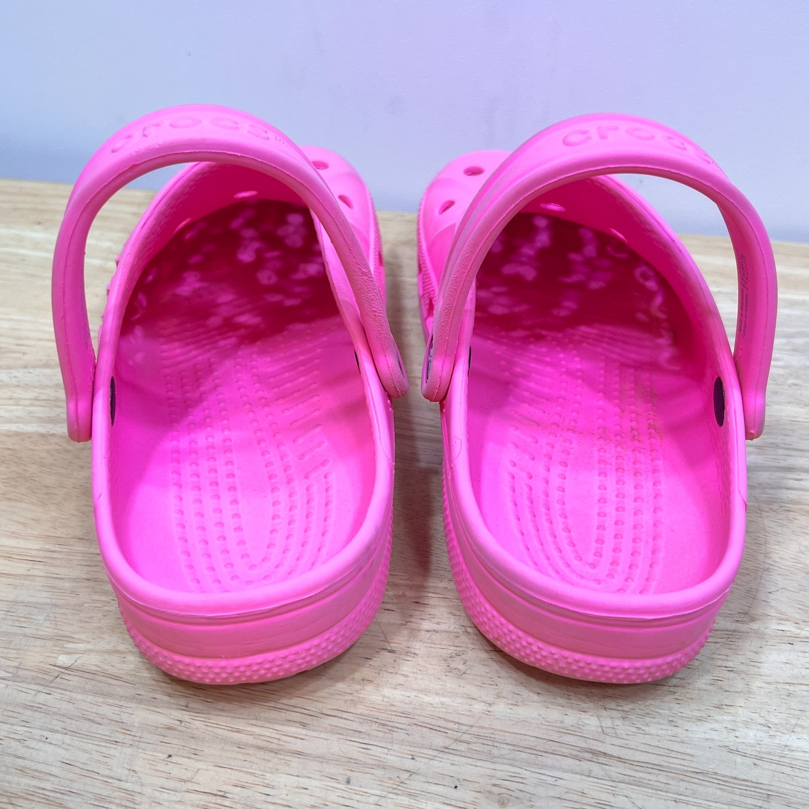 Crocs Baya Clog Neon Pink Sandals Shoes Womens 9 Mens 7 Comfort Slip On