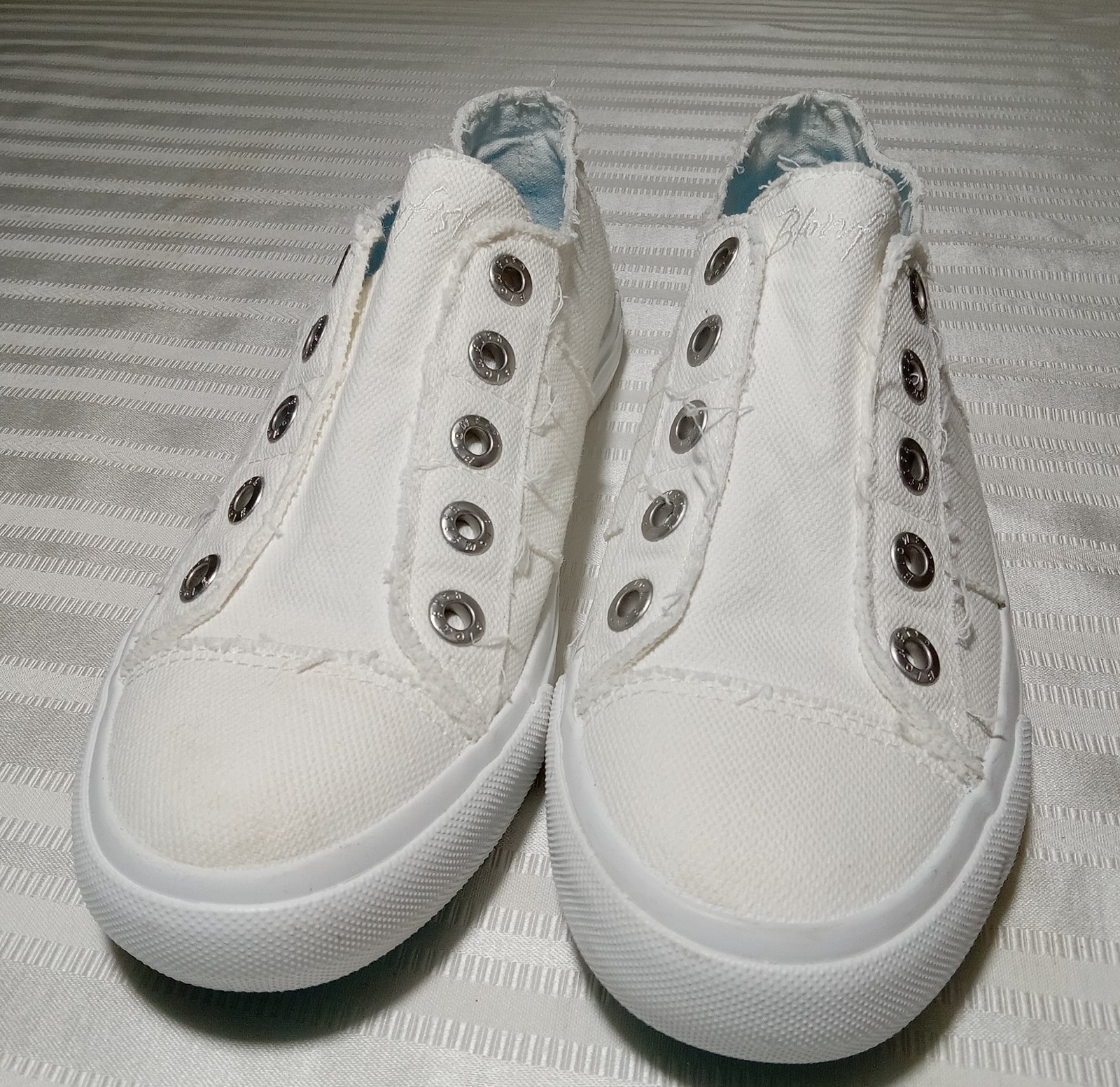 Blowfish Malibu Women’s Play, White Slip-On Sneaker, Size 7.5 M