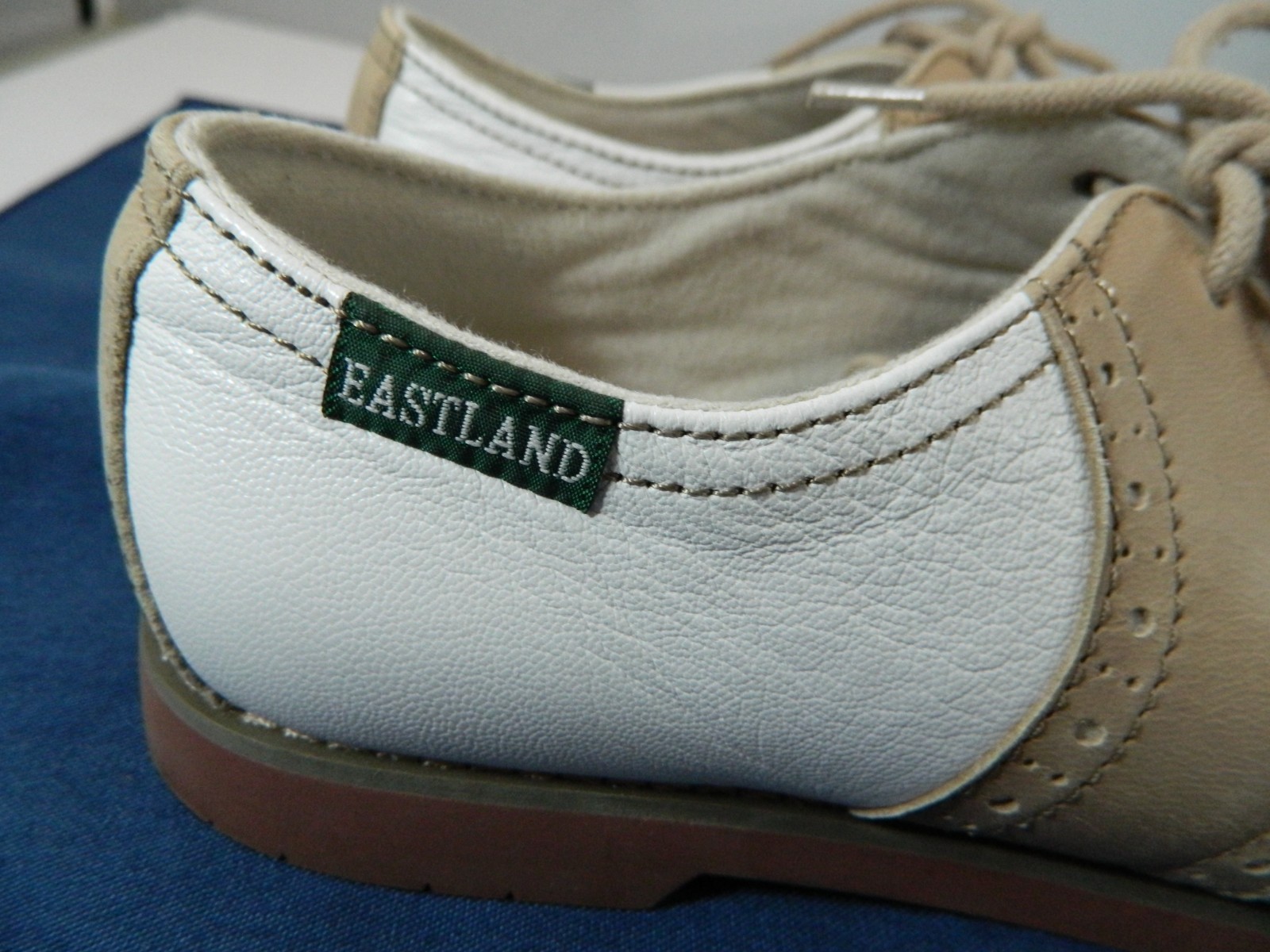 Eastland Sadie Women’s Size 6 Saddle Shoes Leather Oxford White Brown 3331