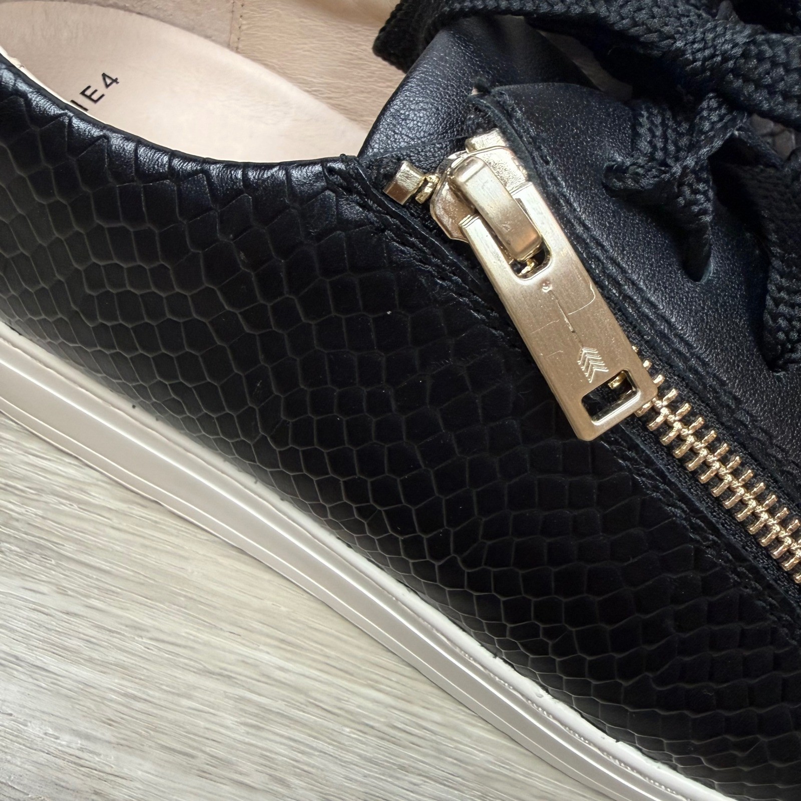 NEW FRANKIE4Black Billie II Black Emboss Leather Sneaker Side Zip Comfort Size 9