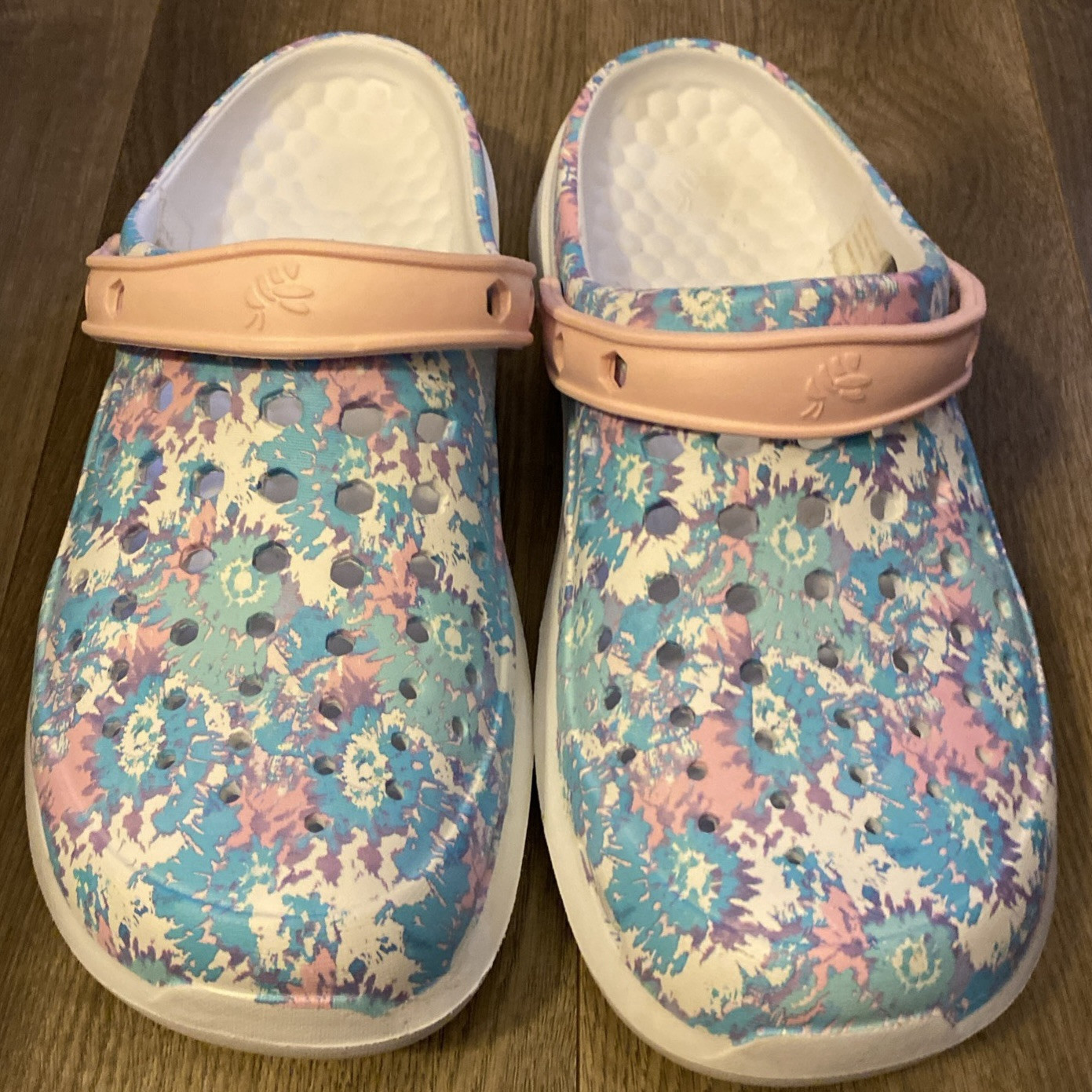 Joybees Crocs Pastels Pink Blue White Splatter Pattern W Holes W10 M8 EUC