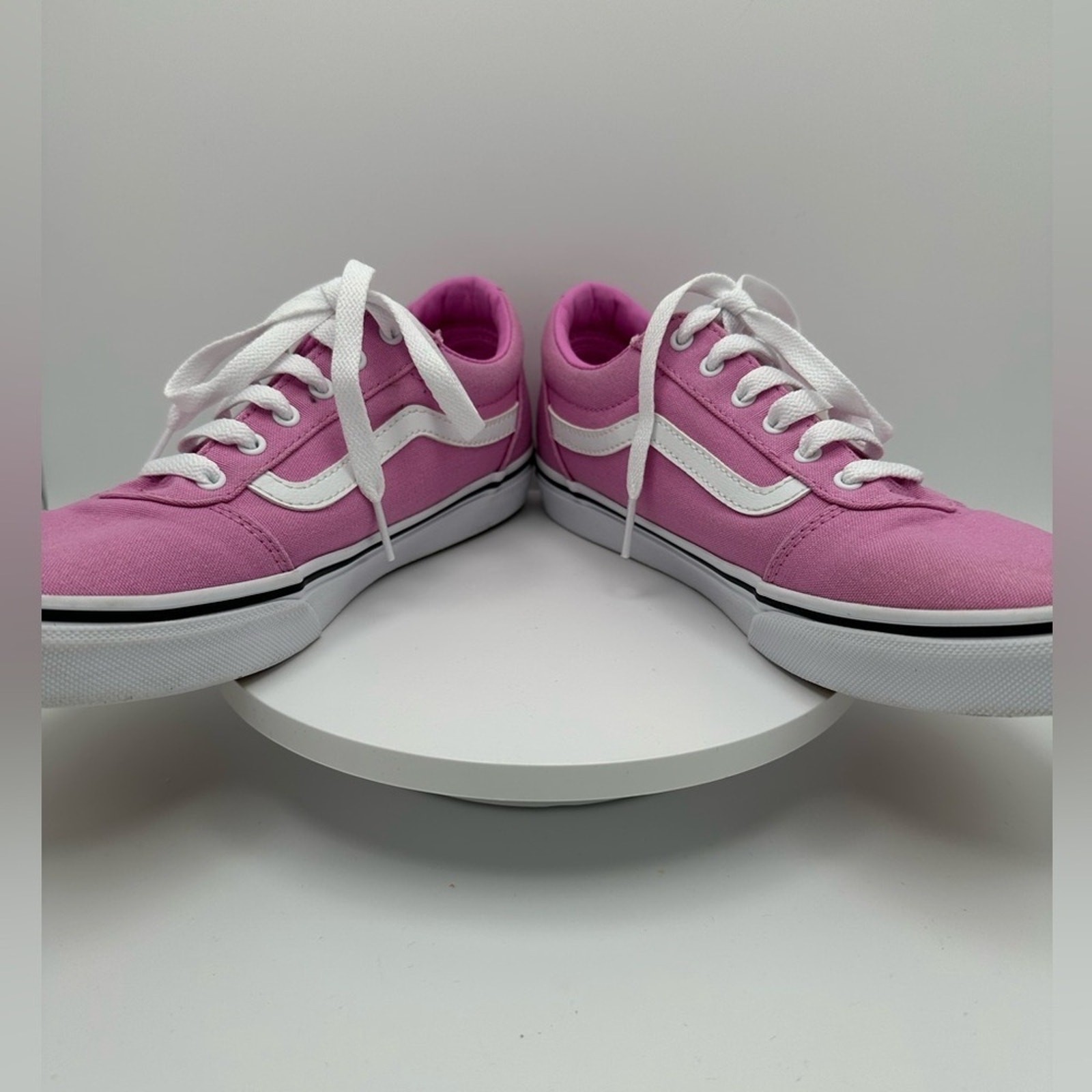 VANS Ward Pink Daisy Sneakers, Size 6 EUC