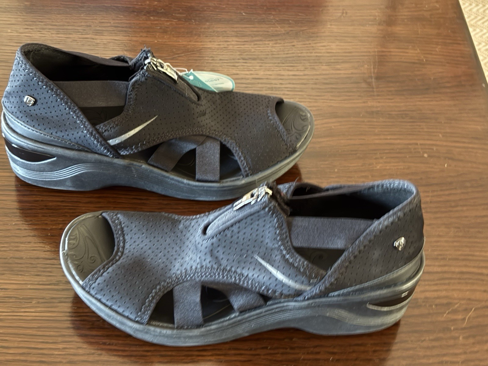 Zees Shoes Doodle 9.5 Black Slip On With Zipper Casual Comfort