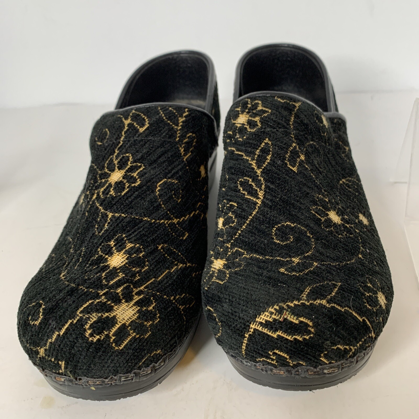 Dansko Women’s Cloth Soft Clogs Black and Gold Flowers Floral Nursing EU 39
