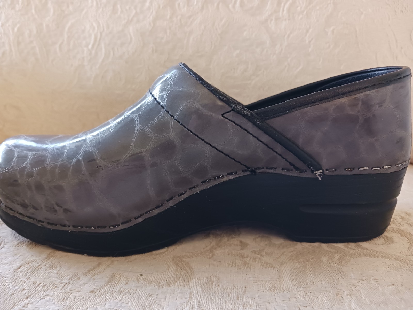 Sanita The Original Danish Clogs Gray Animal Print Leather Sz 38 EU 8 US Shoes