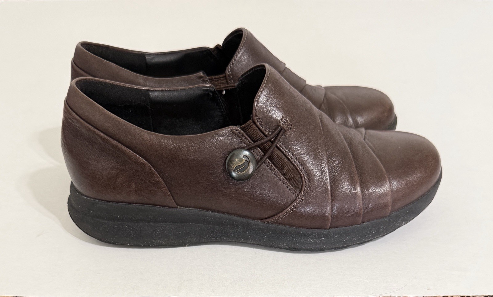 Clarks Unstructured Women’s Brown Leather Slip-on Cushion Soft Shoes, 6M