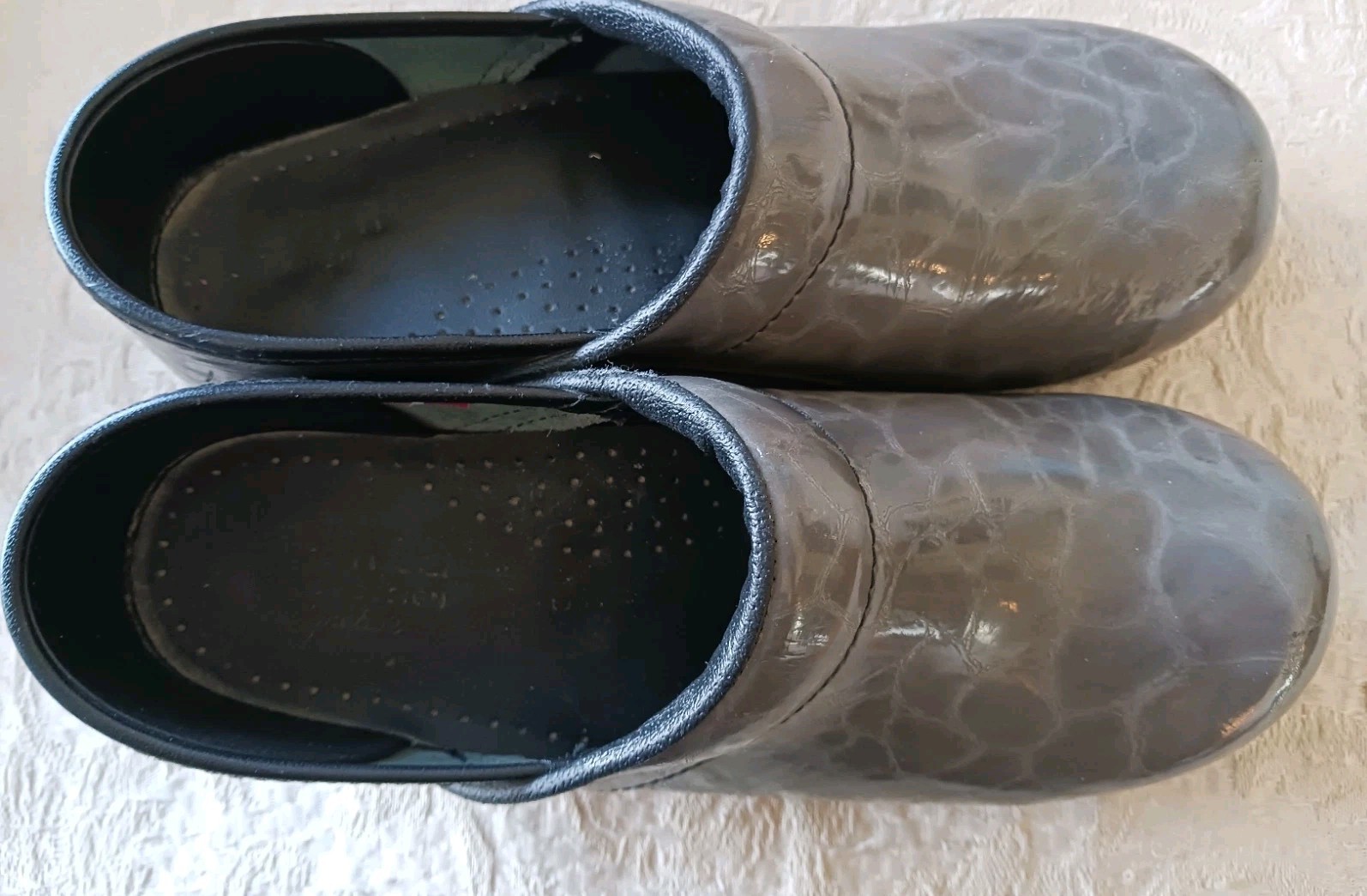 Sanita The Original Danish Clogs Gray Animal Print Leather Sz 38 EU 8 US Shoes