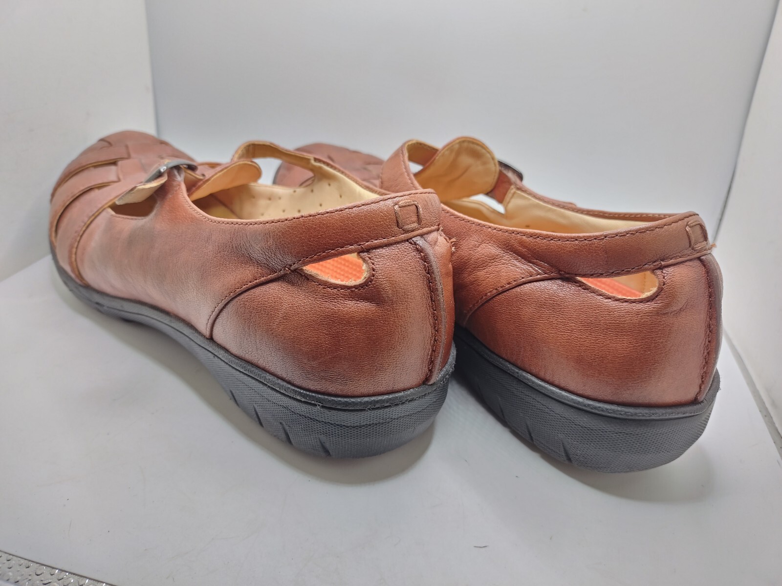 Clarks Structured Womens Brown Leather Closed Toed Sandel Shoes Size 10N Used