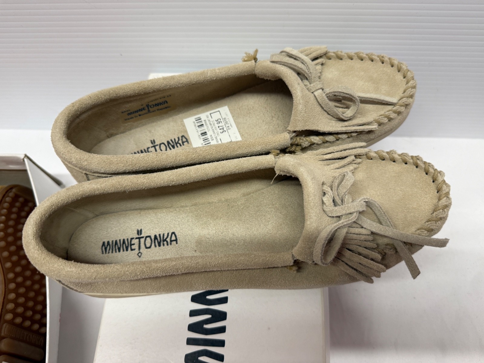Womens Size 9 Minnetonka Newport STONE Suede Slip On Moccasin Shoes 9 new