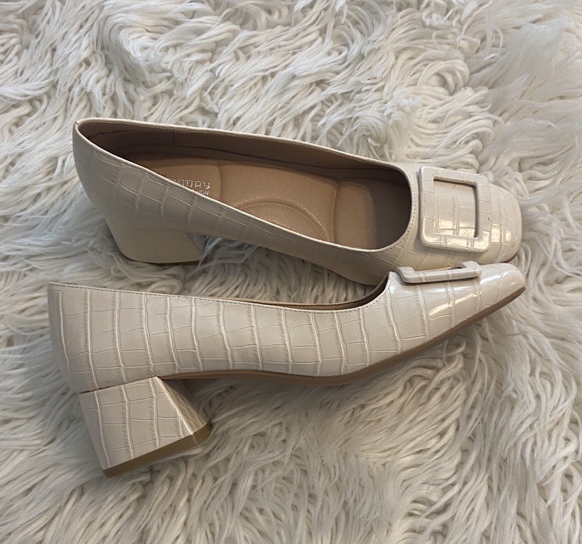 CL by Landry Elegant Cream Block Heel Shoes size 9.5 BNWOT see all photos