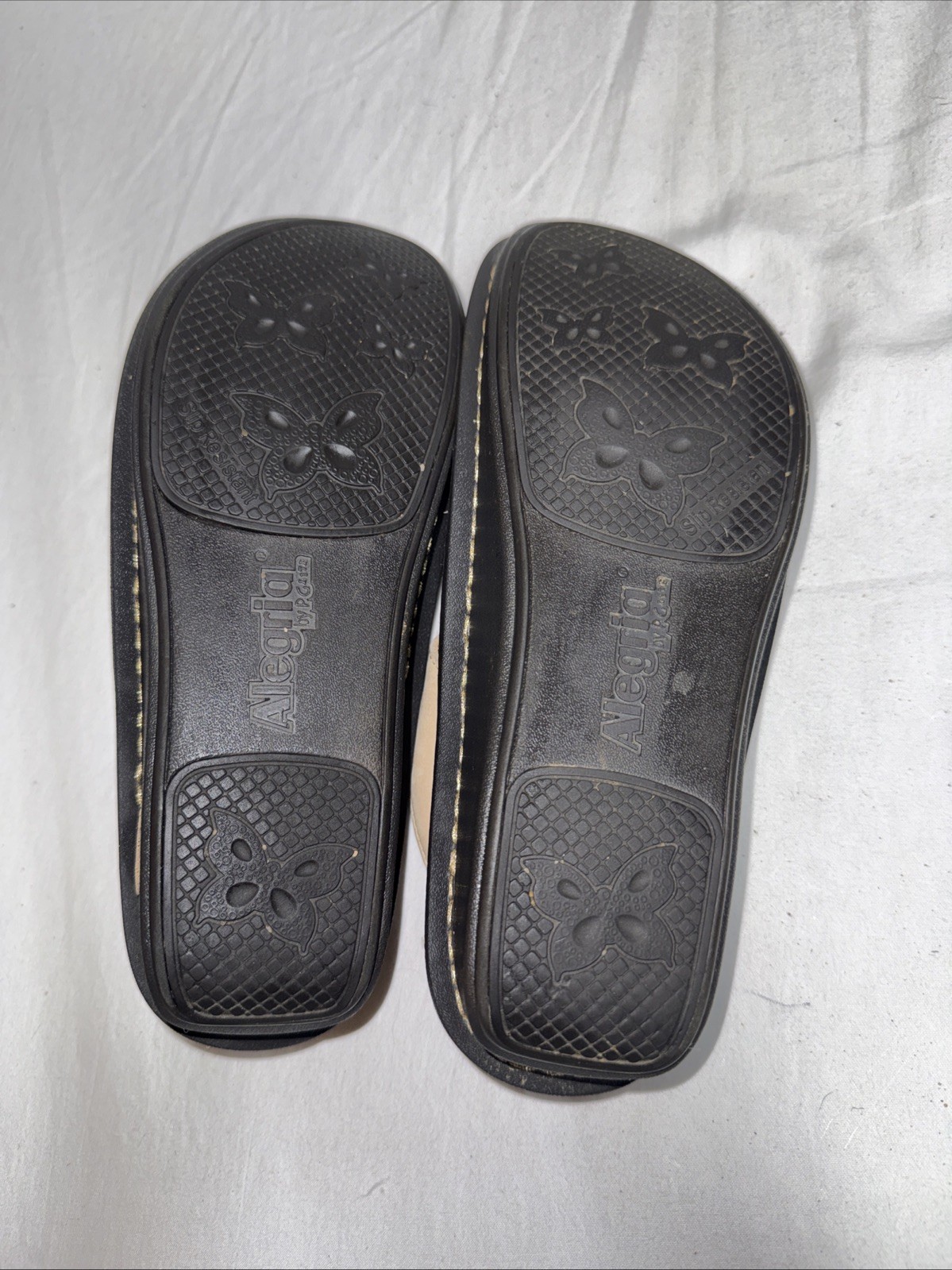 Alegria Classic Women’s Clogs Sz 7 (37) Tan/ Beige Laser Cut Floral Slides EUC