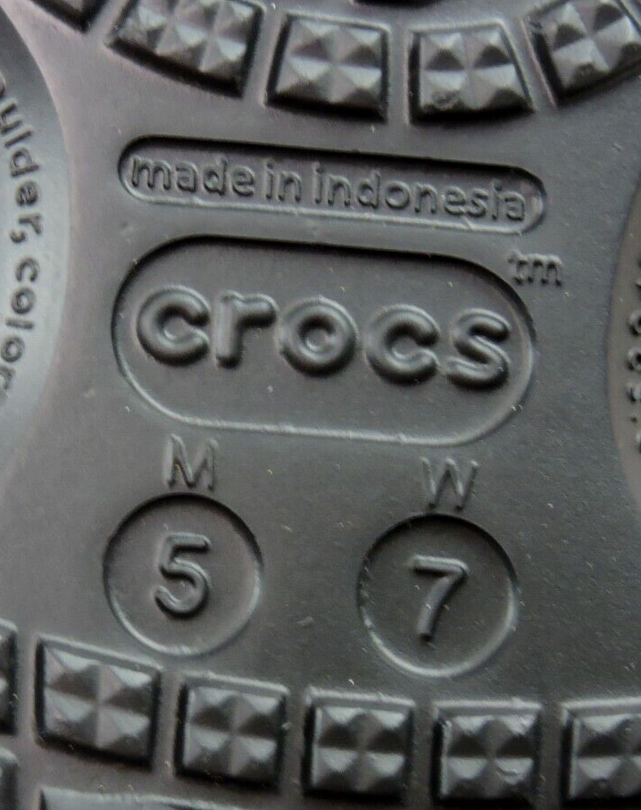 Crocs Unisex Black Baya Clogs Shoes Men’s 5 US / Women’s 7 US