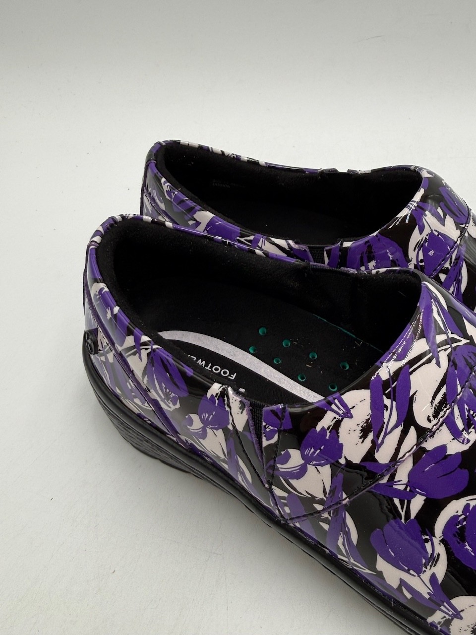 Klogs MISSION BRUSH STROKES PATENT Women’s NEW Comfort Shoe Purple Multiple Size