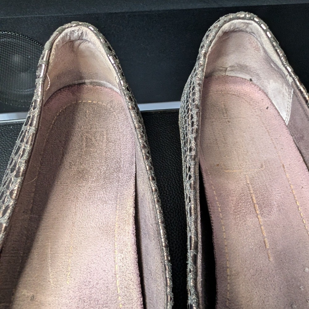 Clarks Women’s Size 9 M Leather Loafers Low Heel Comfort Shoes Snake Embossed