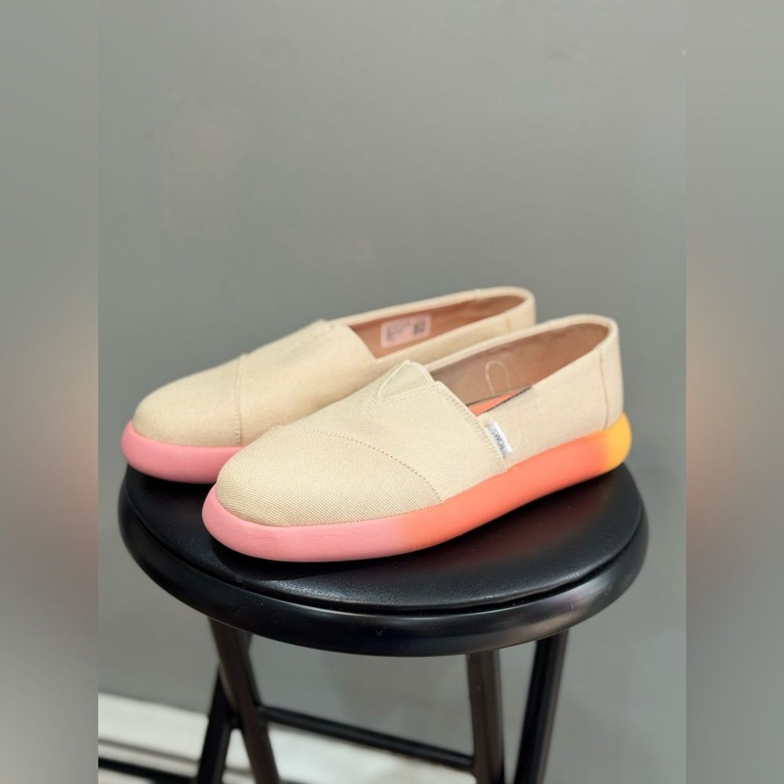 SALE! Women’s Cream Toms Canvas Ombré Shoes Size 9.5 NWT