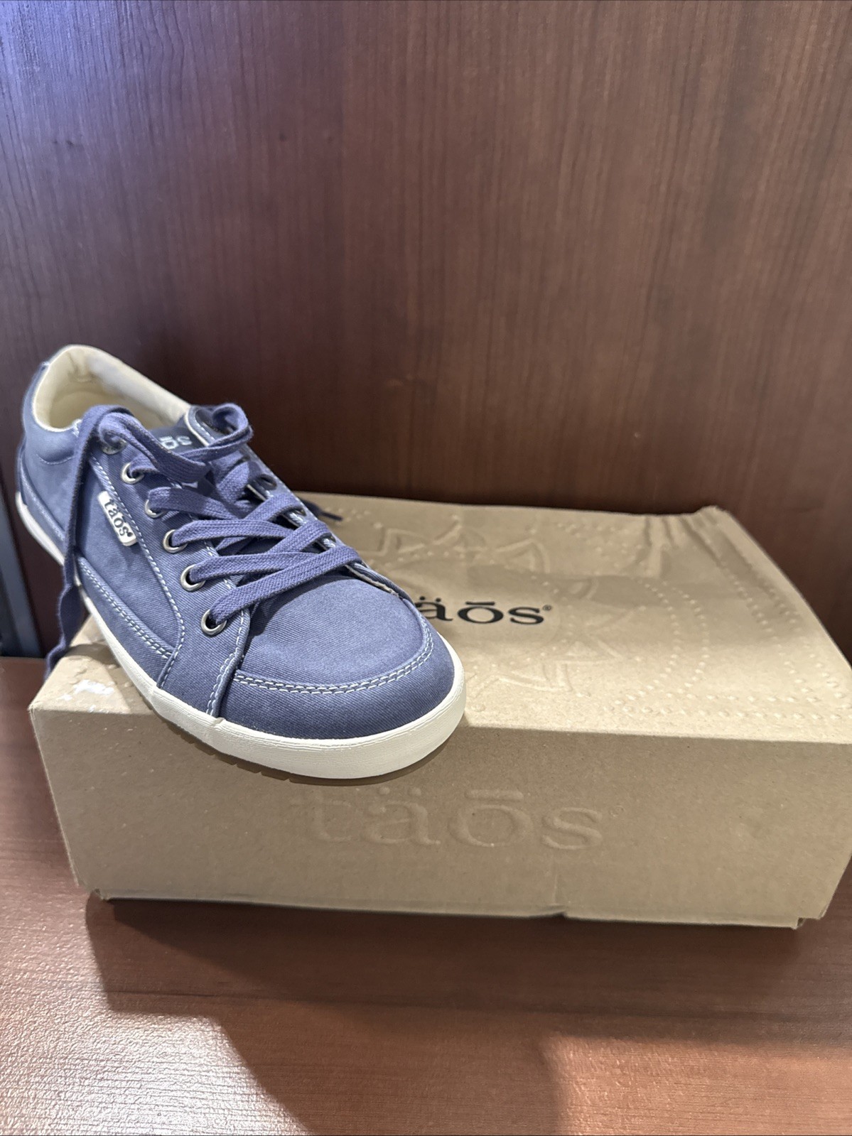 Taos Moc Star Shoes Sneakers Womens size 7.5 Blue Washed Denim Casual Comfort