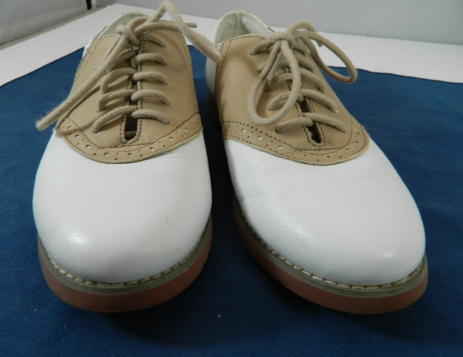 Eastland Sadie Women’s Size 6 Saddle Shoes Leather Oxford White Brown 3331