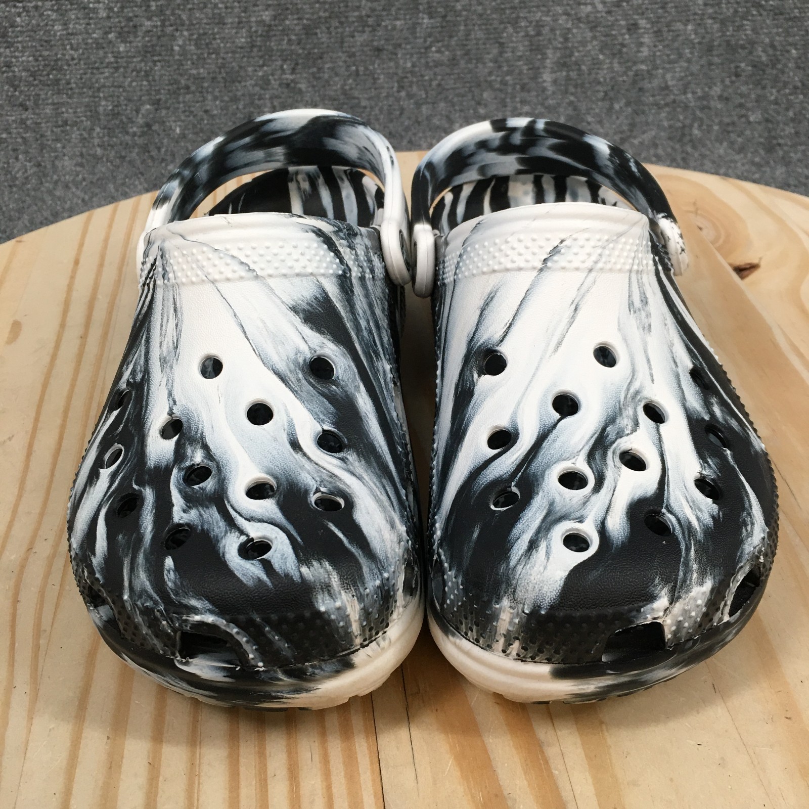 Crocs Classic Marbled Clog Womens 8 White Black Croslite Heel Strap 206867