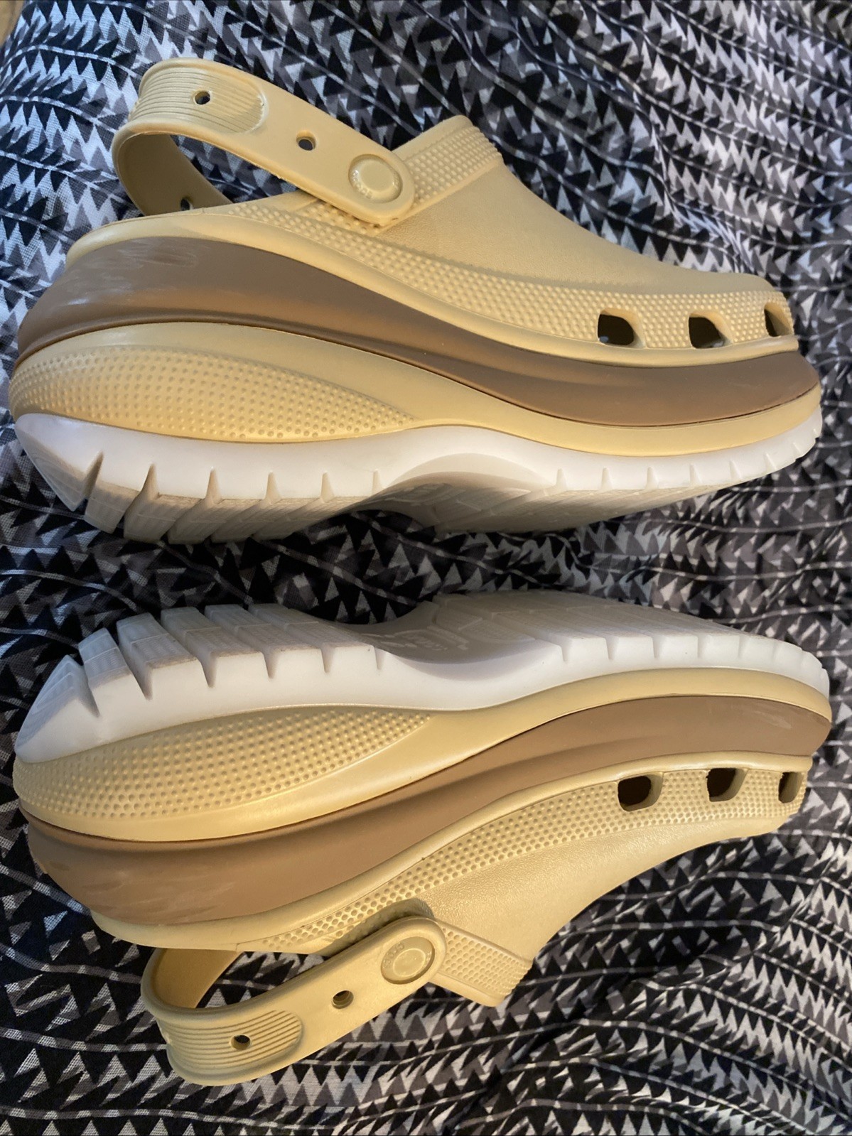 Crocs Mega Crush Matte Clogs Wheat EC Size M5 W7