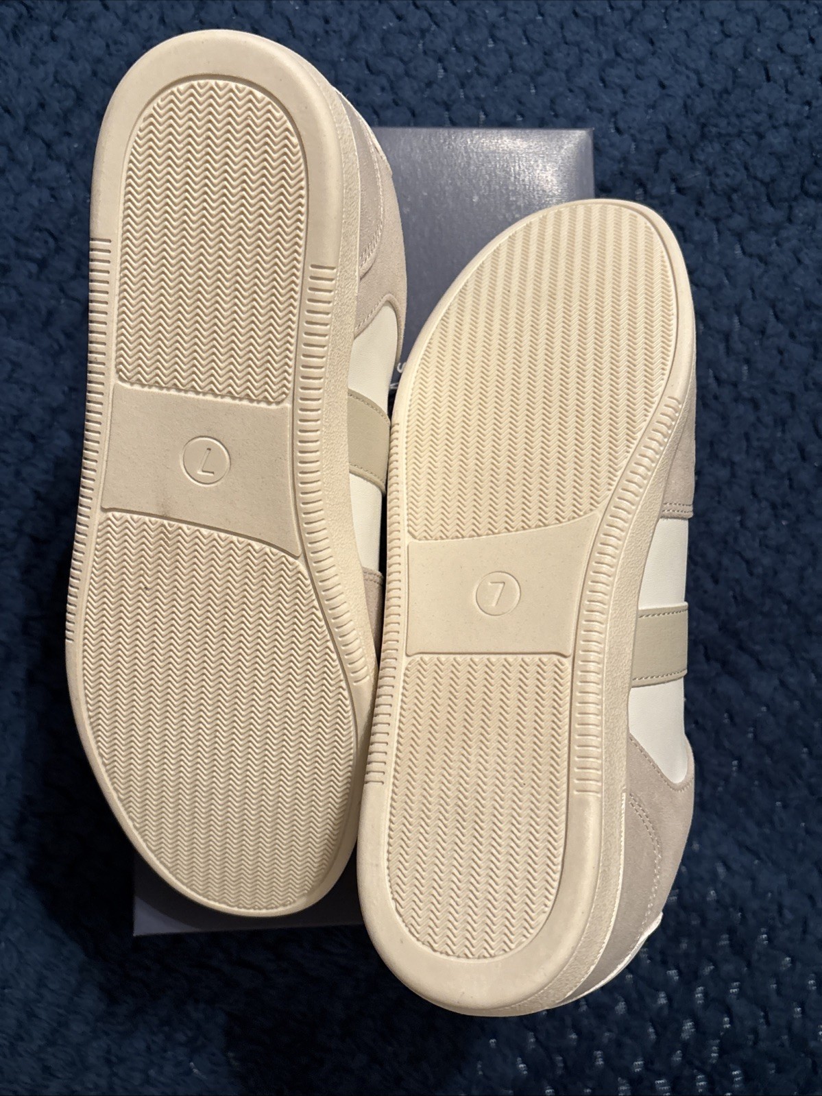 Universal Thread Women’s Nikita Beige/White Fashion Sneakers Size 7