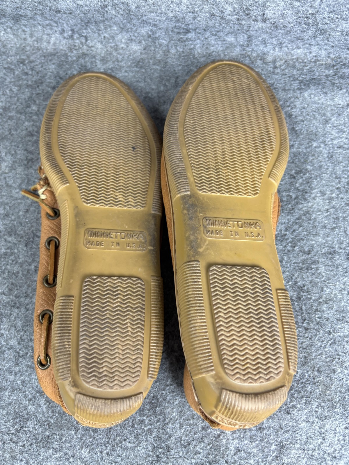 Minnetonka Moosehide Classic Loafer Womens Size 8.5 Brown Slip On USA Moccasin