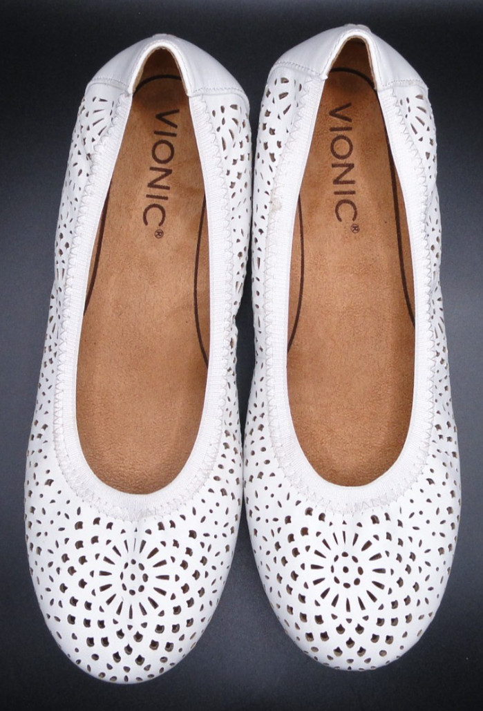 Vionic Shoes Women’s 6 Robyn Perf NPA Leather Ballet Flat Slip On White