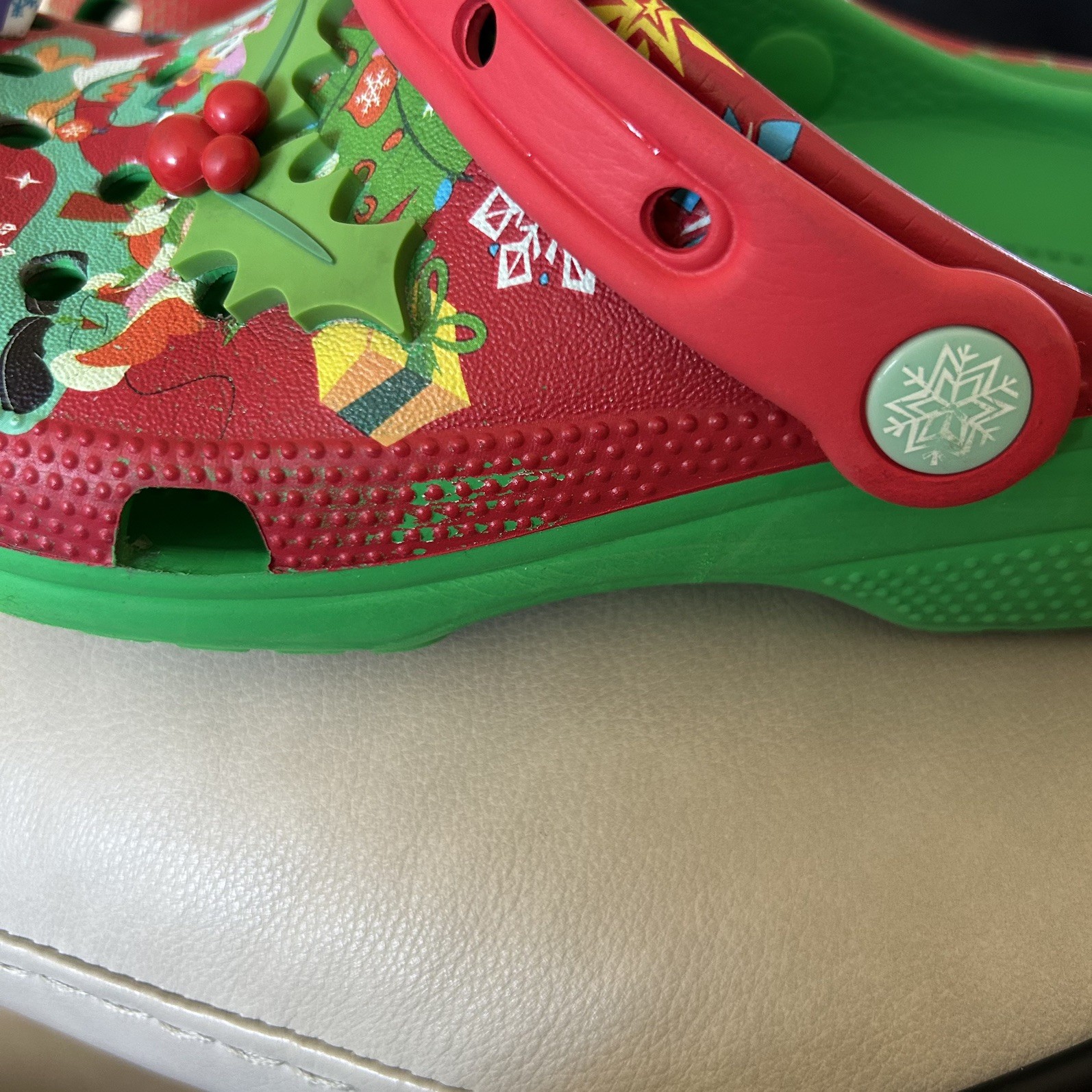 Disney Parks Christmas Holiday Mickey & Friends Adult Crocs Christmas M5/W7 2023