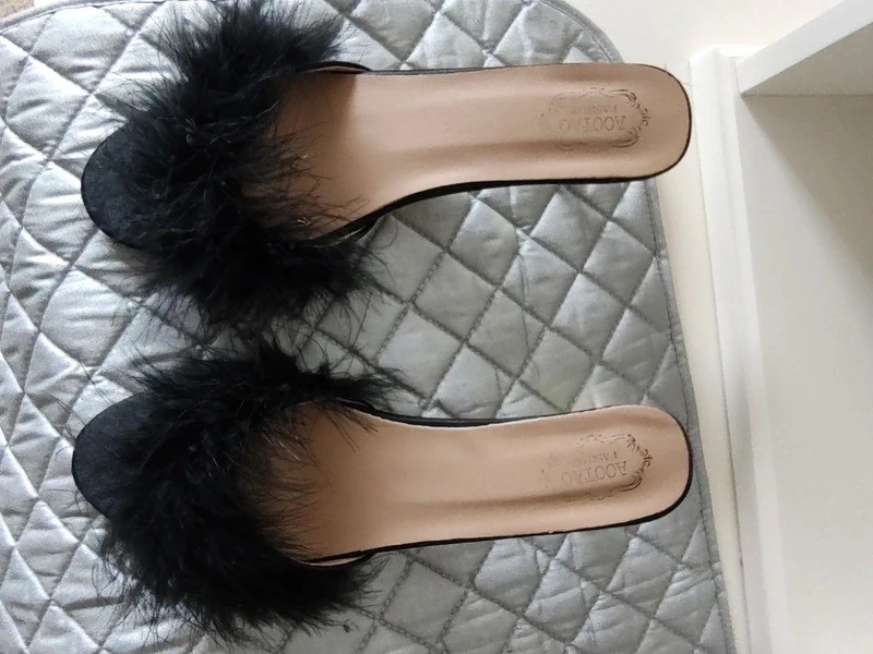 Amazon Heels Size 9 Black Feather Slide with Gold Heel.