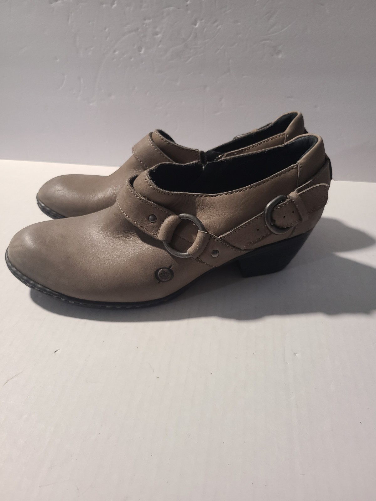 BORN COMFORT SHOES HARNESS BOOTS WOMENS SHOES SIZE 8.5MW BOOTIES TAN/ombré