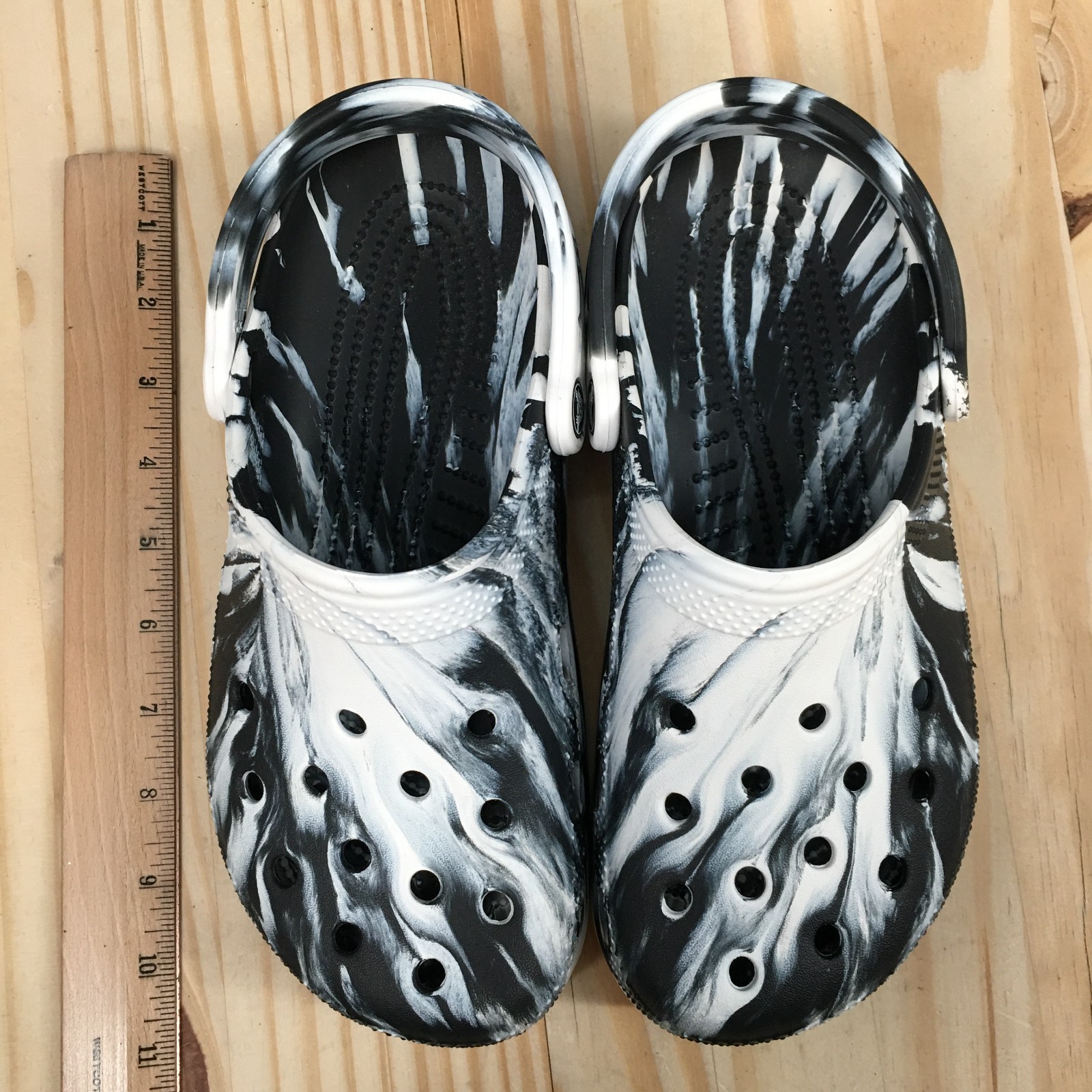 Crocs Classic Marbled Clog Womens 8 White Black Croslite Heel Strap 206867