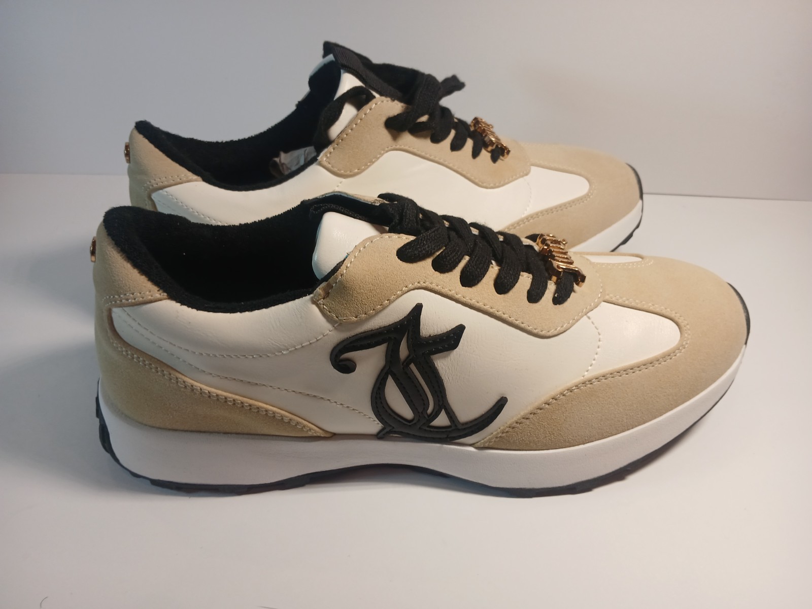 Juicy Couture Women’s Fashion Sneakers White Beige Black Lace Up Casual Shoes