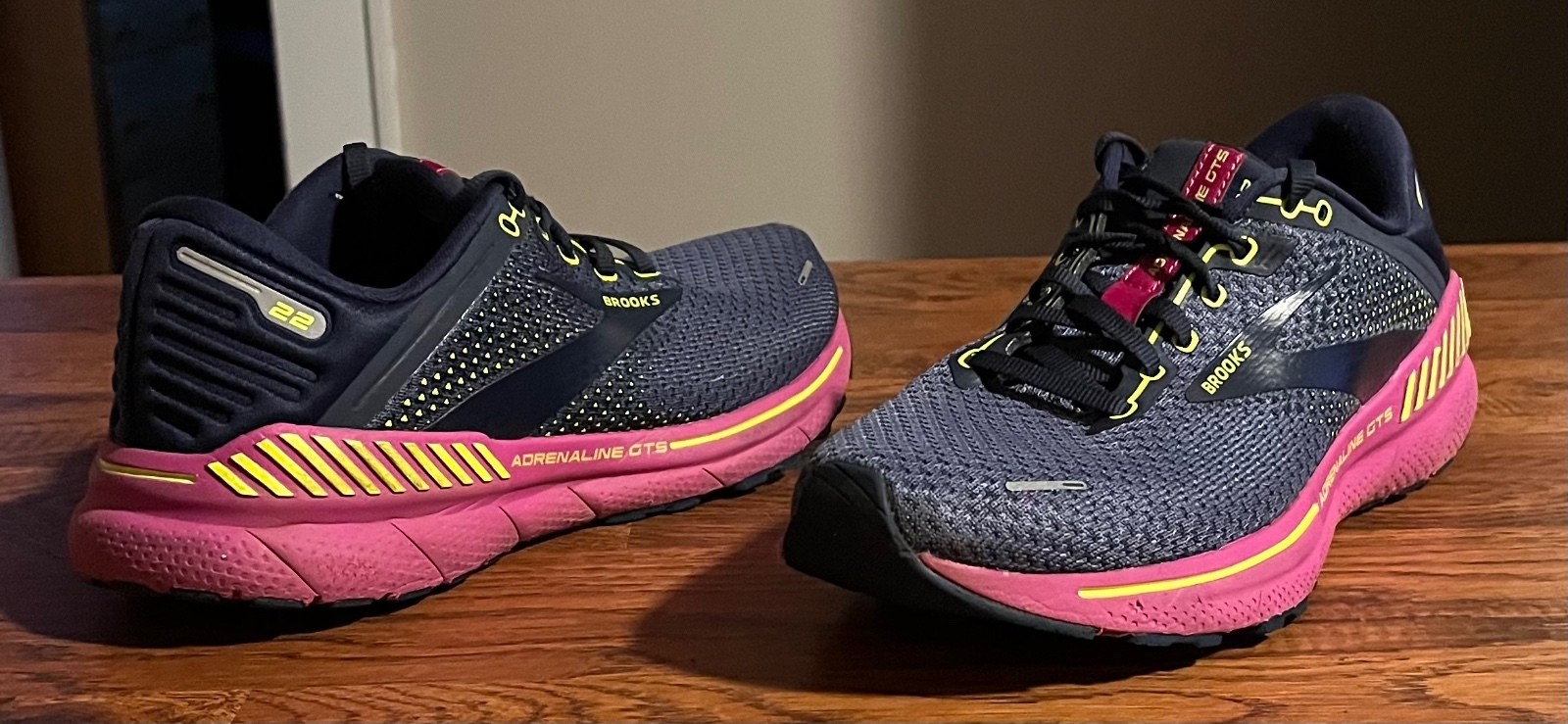 Brooks Adrenaline GTS 22 Women’s Running Shoes Size 10.5