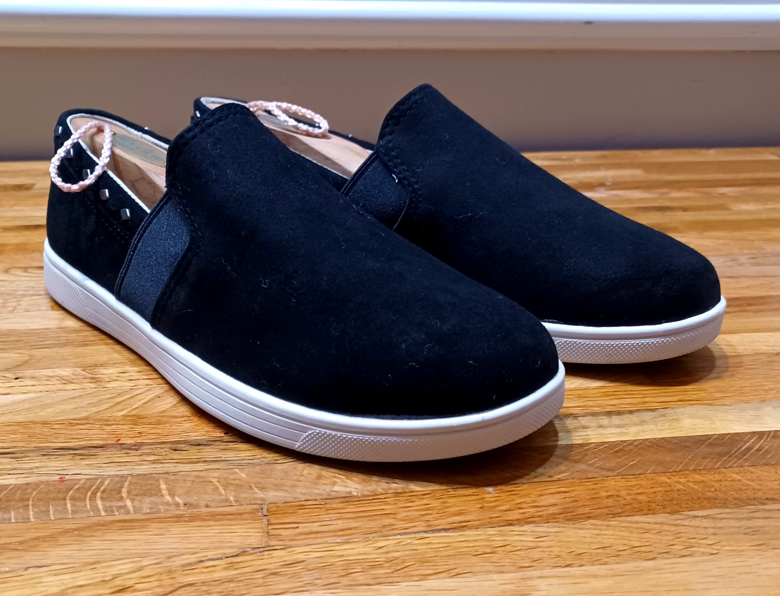 Spenco Santa Barbara Women’s Size 6 D Sneakers Rivet Slip-On Suede Shoes