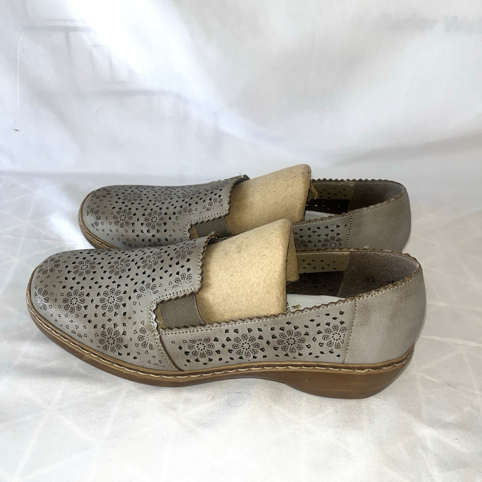 Rieker women’s Doris Loafers Shoes Gray Leather Perforated Slip-ons Size 40 9.5