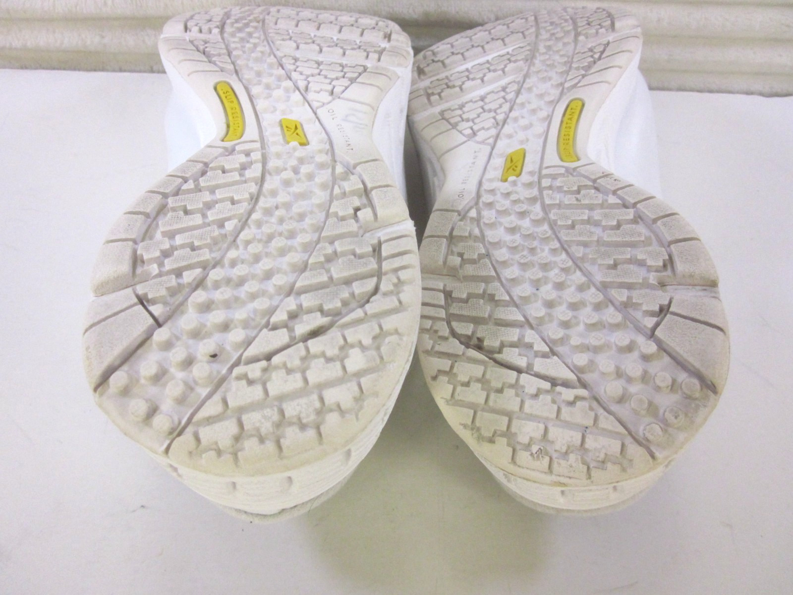 Reebok Duty Proof White Slip-On Mules Size 6.5 us Nurse Work Oil Slip Resistant
