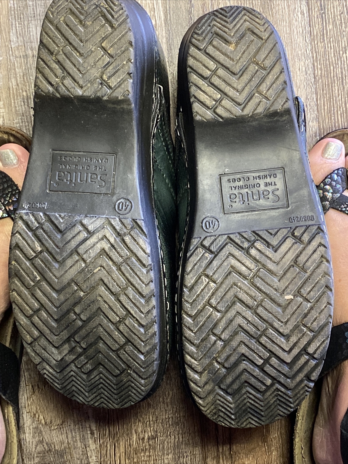 Sanita Shoes Women’s Size 9.5 Ombré Green Professional Danish Working Clogs
