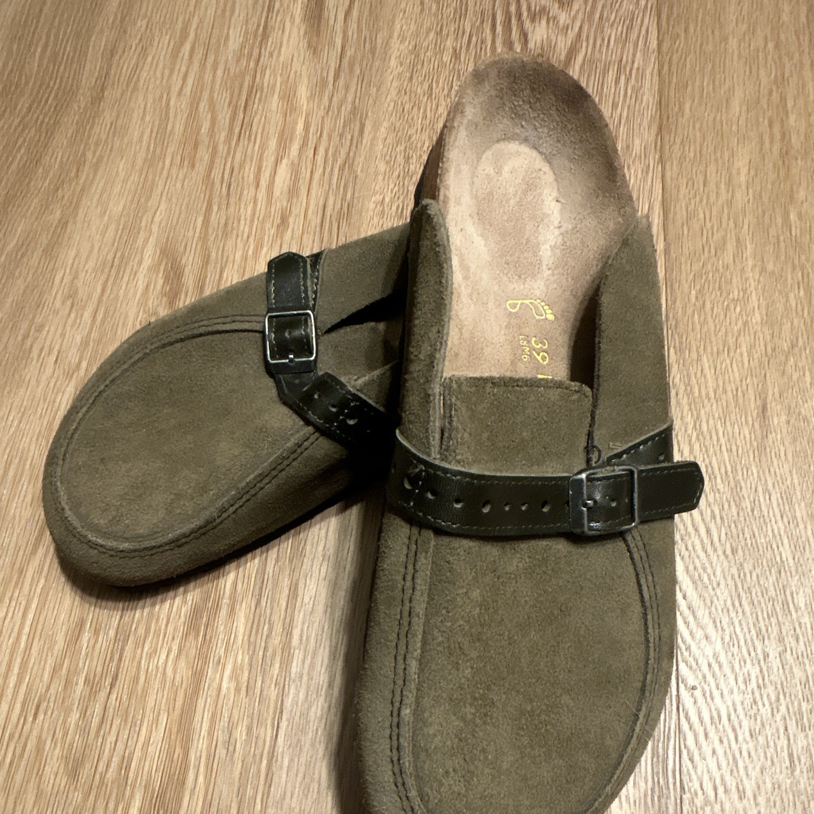 Birkenstock Women’s Beige Suede Clog Mules Black Buckle Closed Toe 8.5