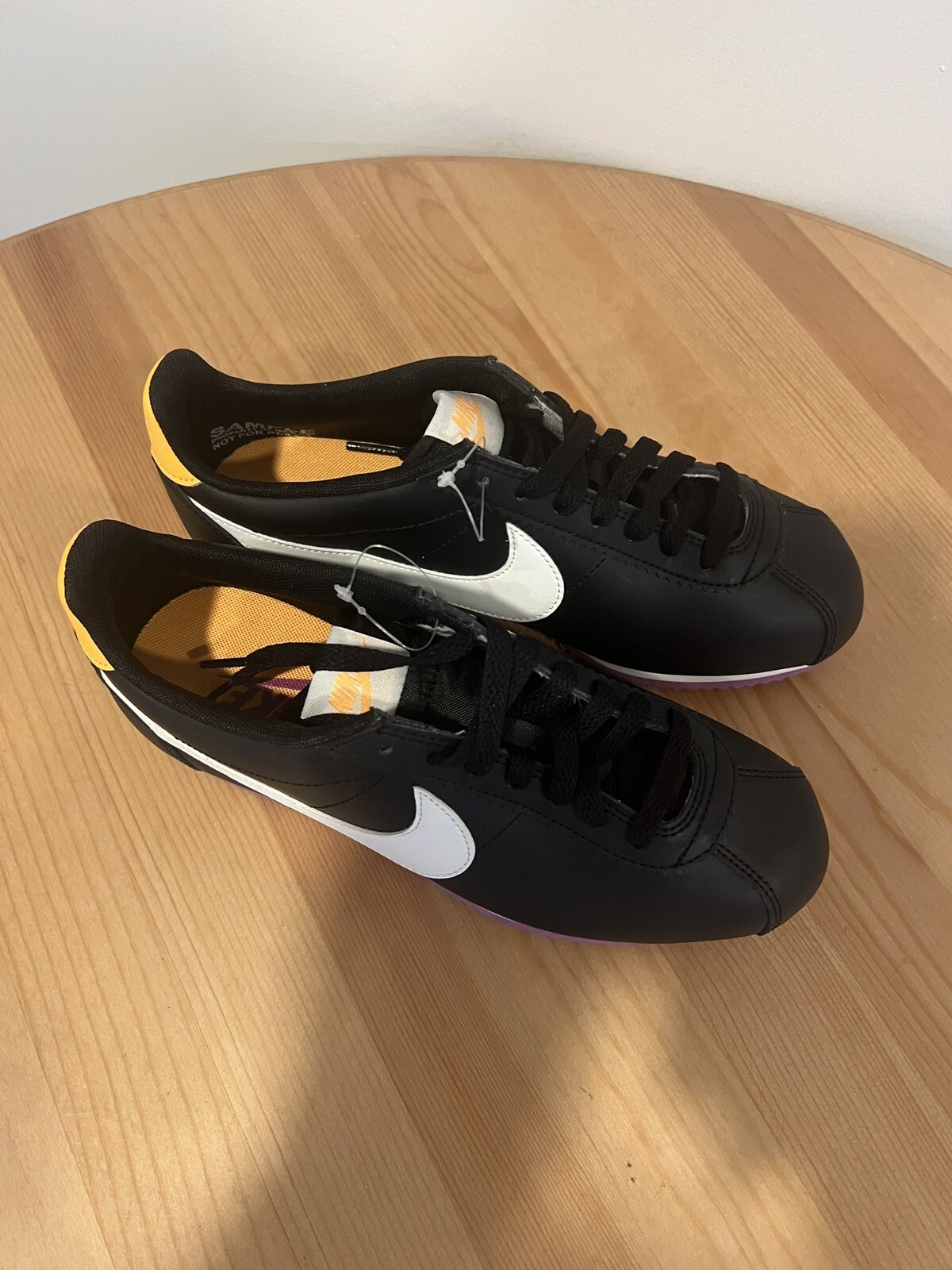 Nike Classic Cortez 15 – Women’s 7 – Black Laser Orange – NEW