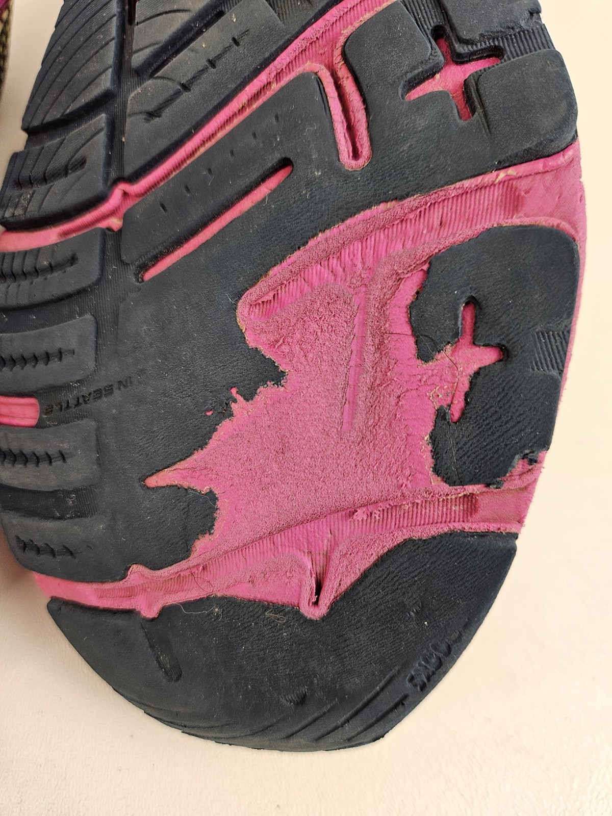 Brooks Adrenaline GTS 22 Womens Shoe Sz 10.5 B Running Nightshadow Viola Sneaker