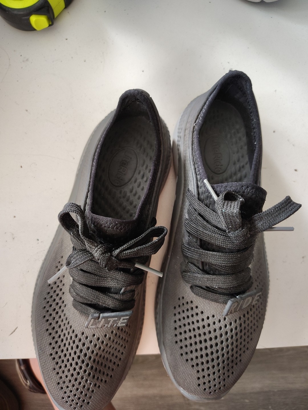 Crocs LiteRide 360 Pacer Sneakers Shoes Women’s Size 8 Black Slate Gray 206705