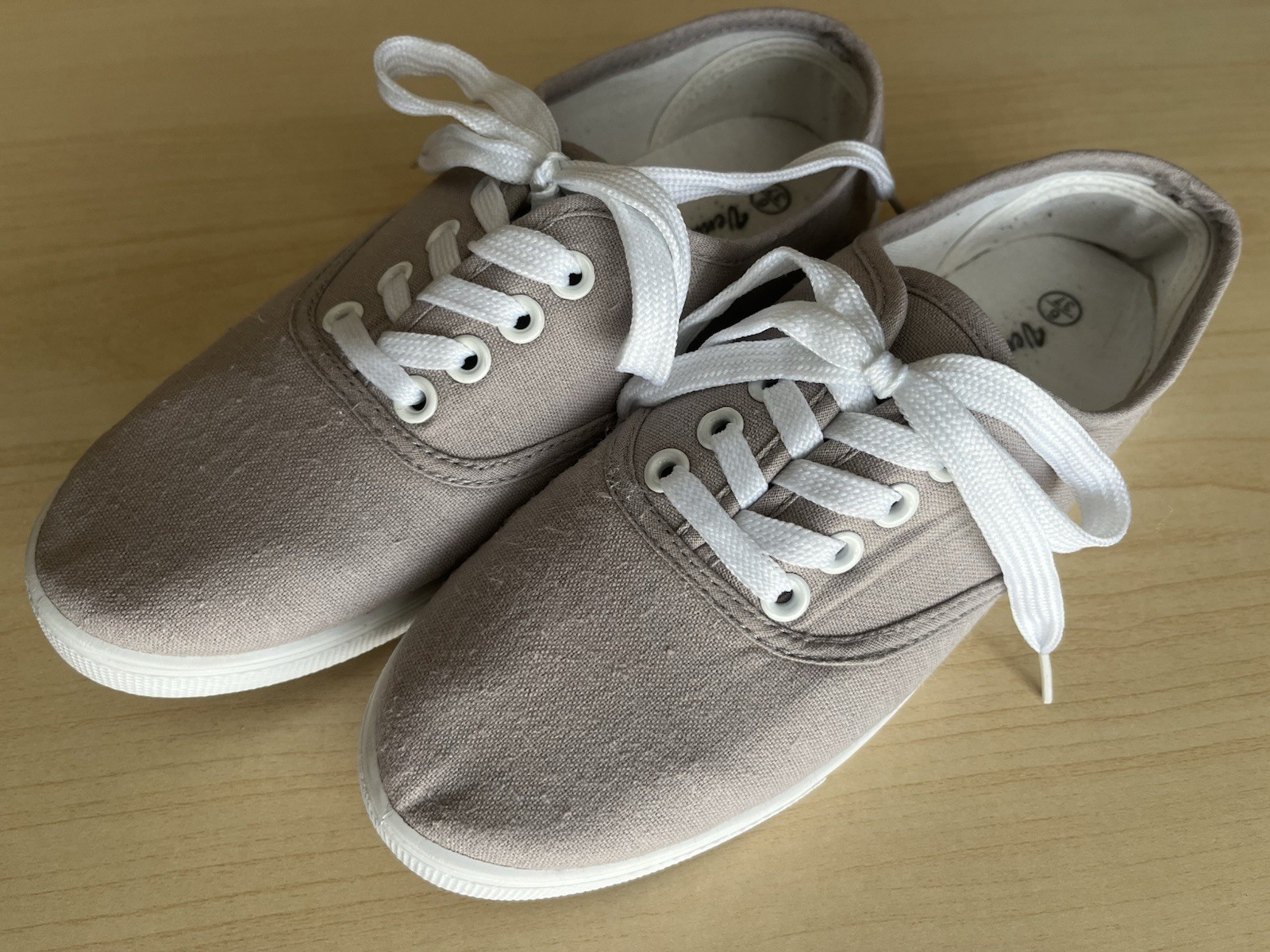 Women’s Gray and White Venus Celia Canvas Comfort Shoes Size 6 M