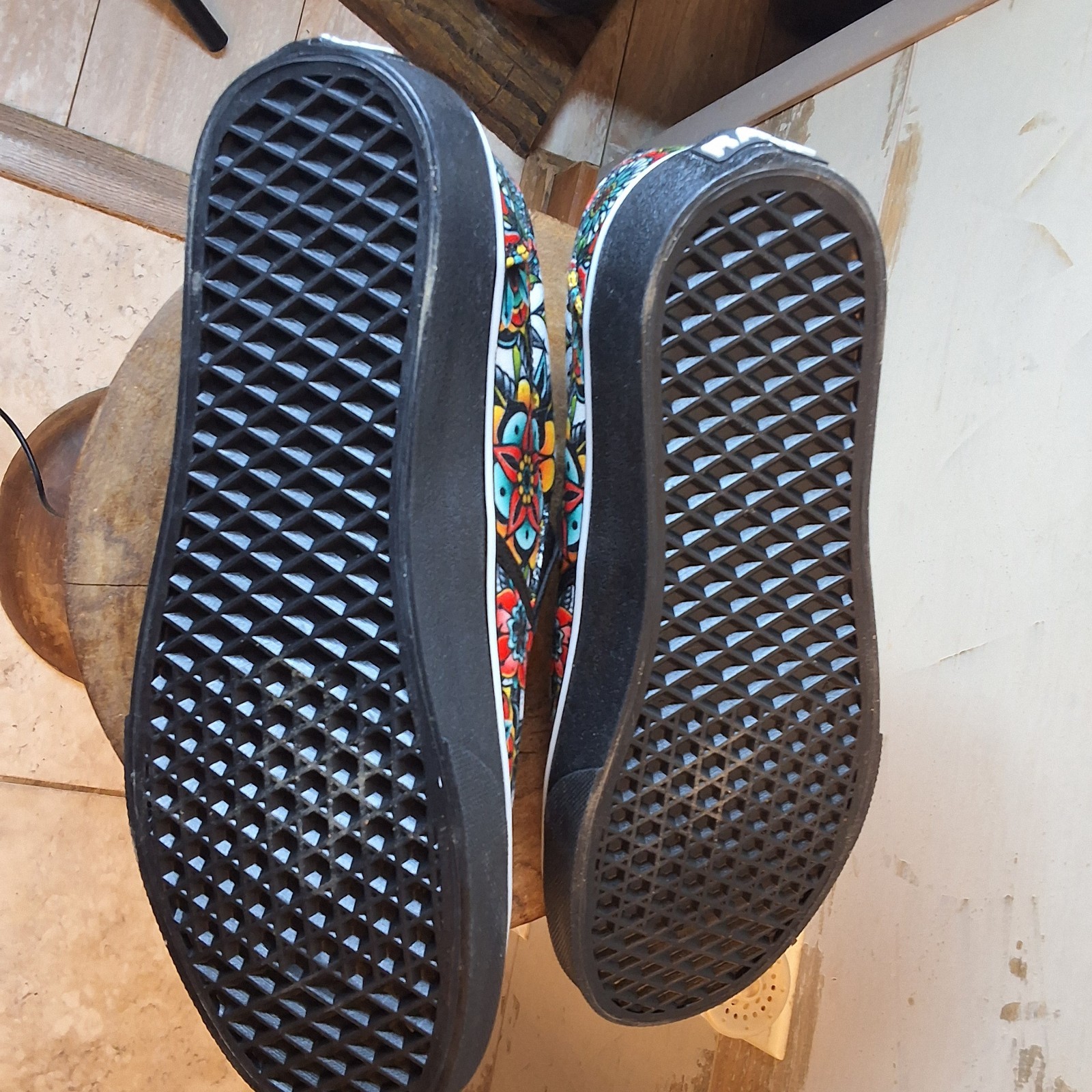 Brand New- RAAD SHOP Womans Slip On Multicolor Flowers Boho Shoes 8.5W