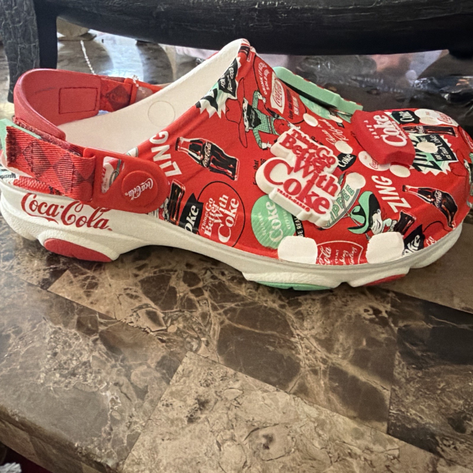 Crocs Coca Cola Comfort Clog Shoes Red Graphic Print Women’s Size 6