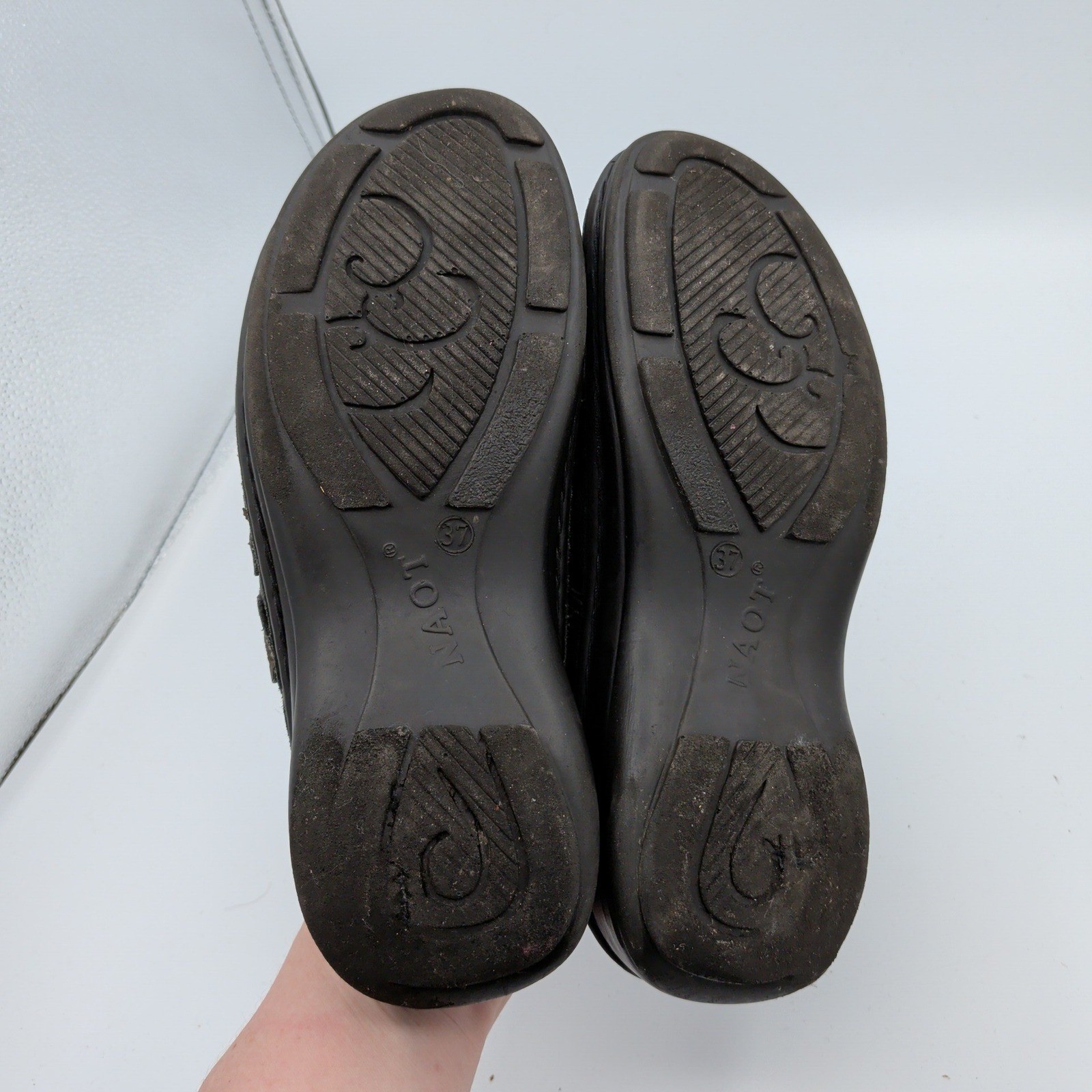 Naot Womens Black Leather Floral Embroidered Clogs Mules EU 37 Comfort Shoes