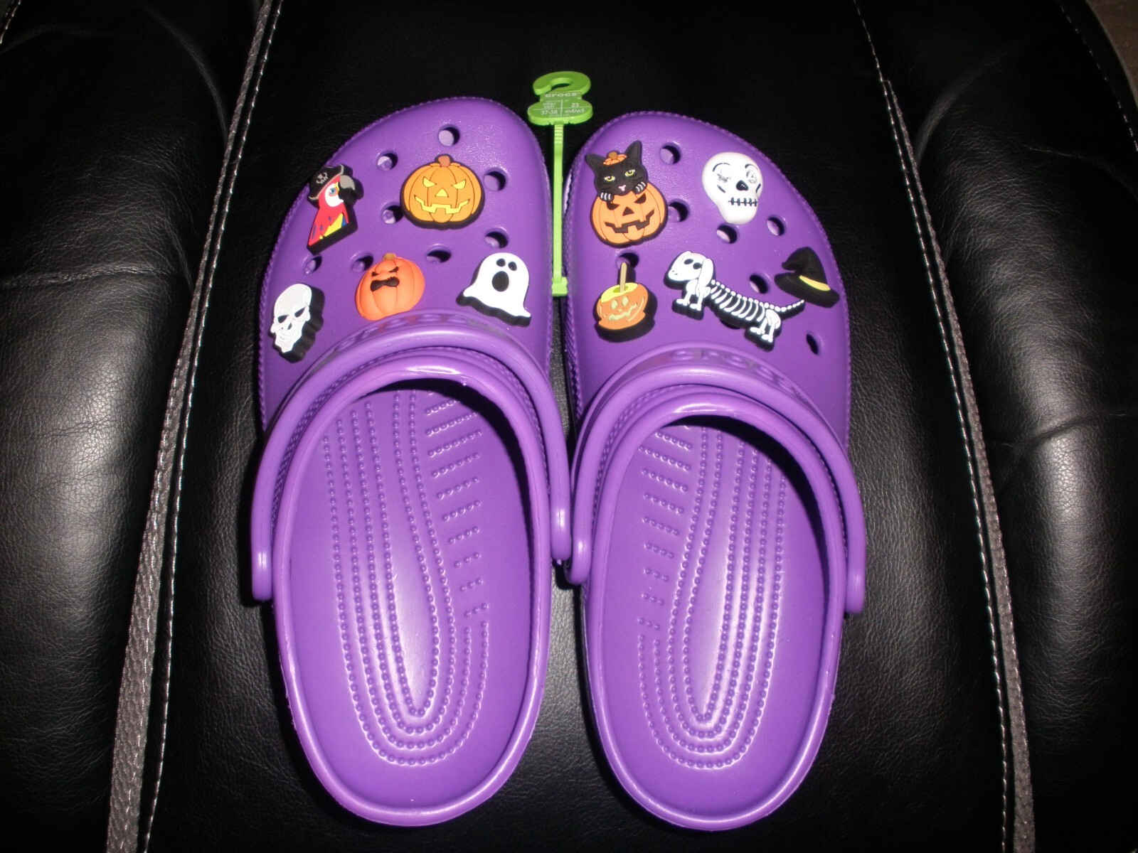 Crocs Classic Clogs W7 M5 Purple with 10 Halloween Jibbitz (NWT)