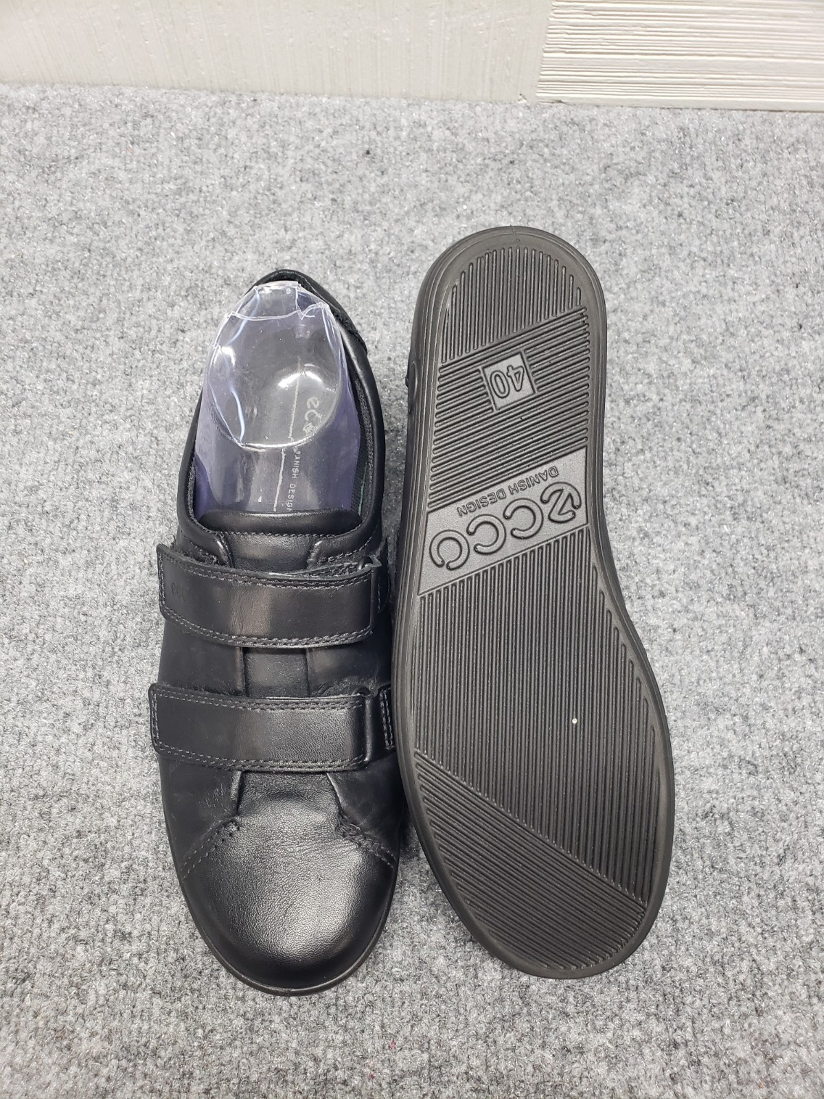 Ecco Women Sneaker 9.5 Black Leather Strap Hook & Loop Round Toe Casual Shoes