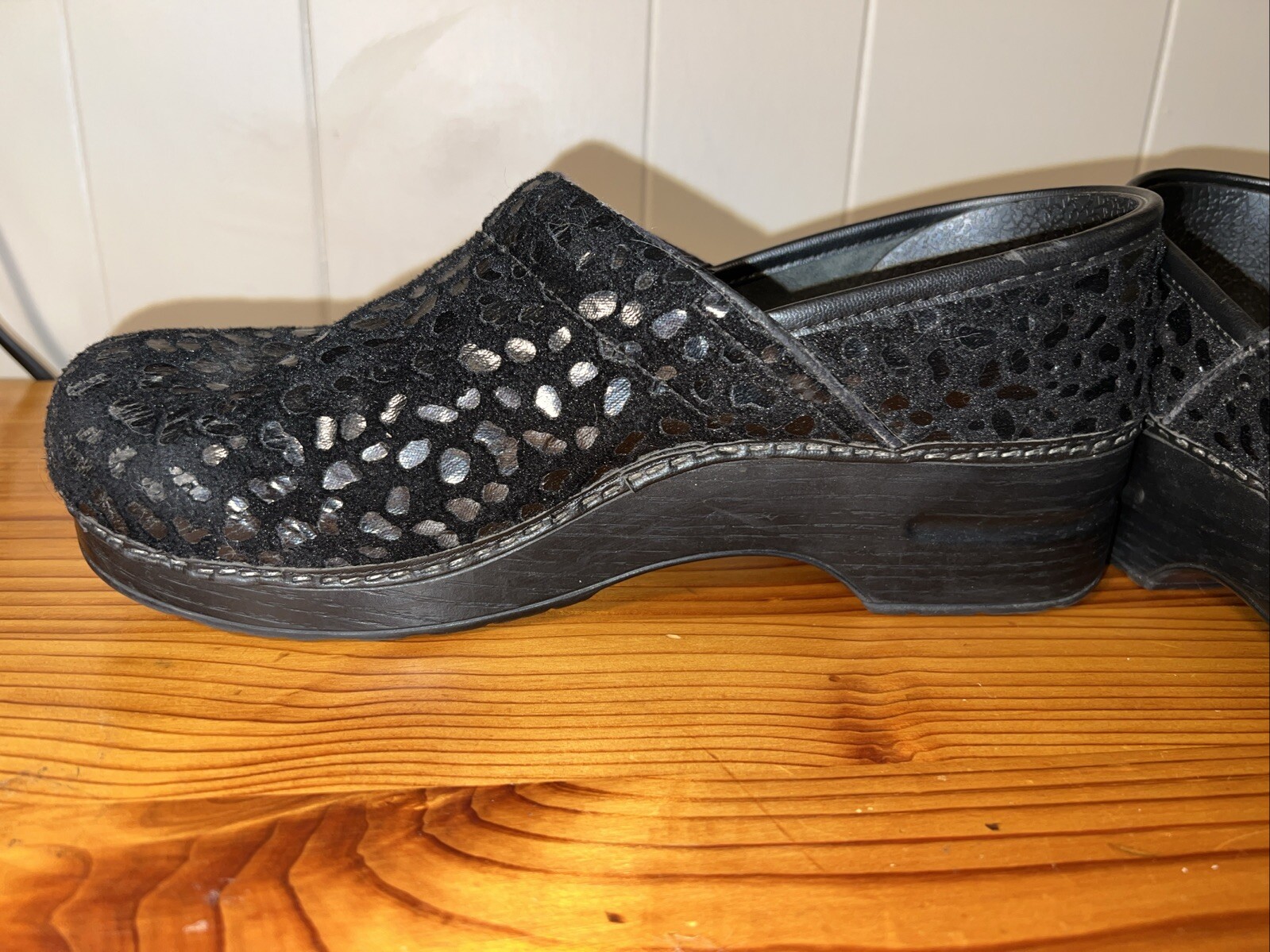 Dansko Sz 42 Leopard Cheetah Spotted Black Textile Upper Slip On Clog