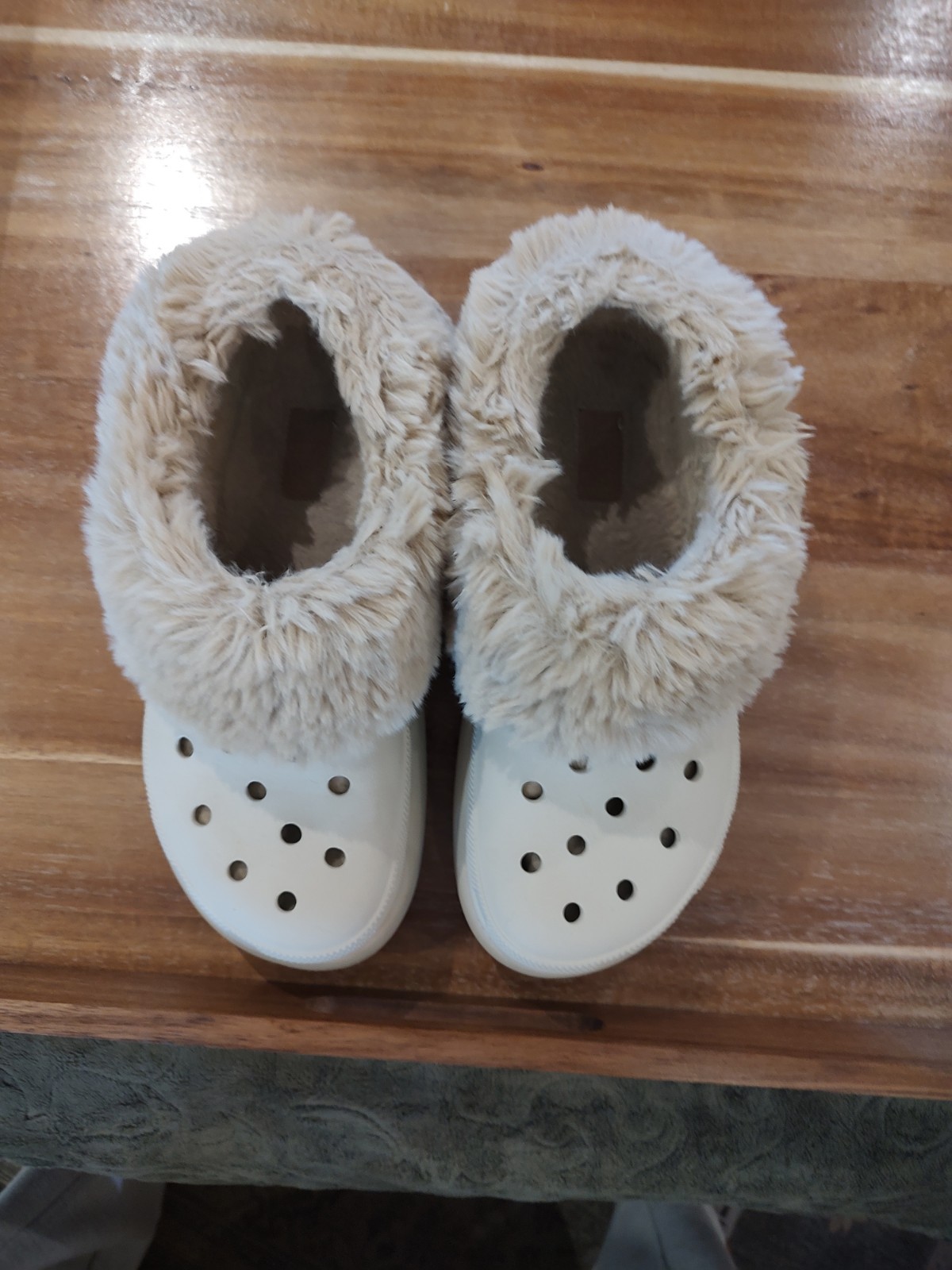 Cream Color Platform CROCS M5/W7 Faux Fur Lined Great Condition