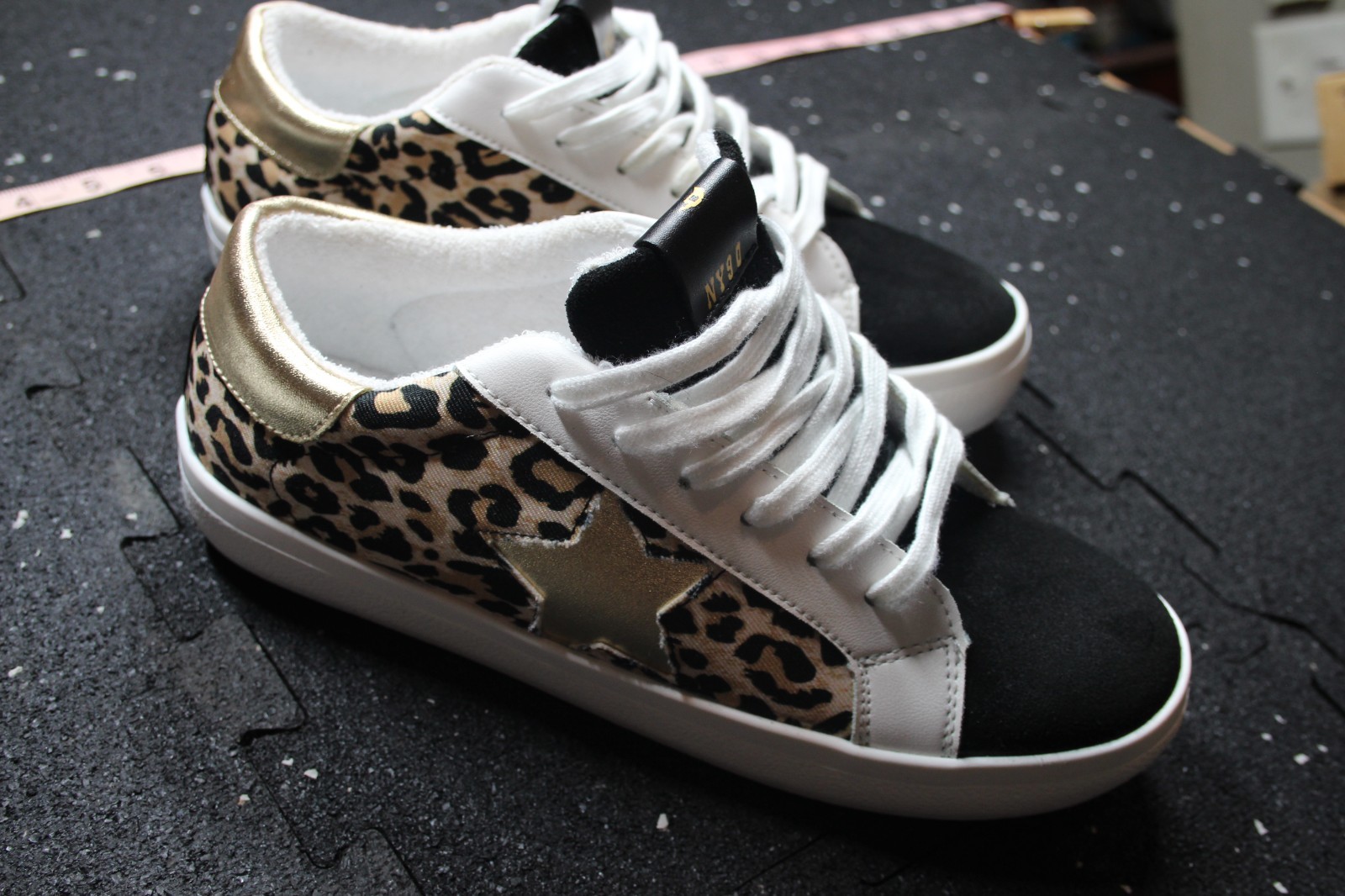 HTF Back to School Shoes Steve Madden 1″ Platform Sneakers Size 10 Leopard Star