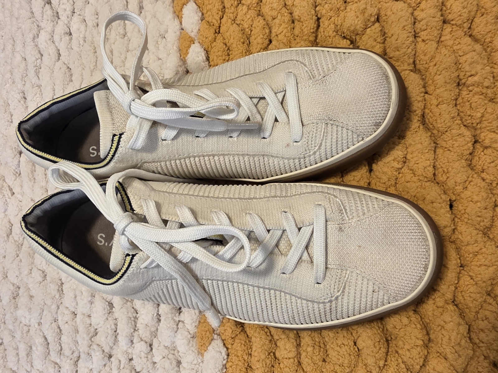Rothys Womens Blonde Size 8 Cream Lace Up Round Toe Low Top Sneakers